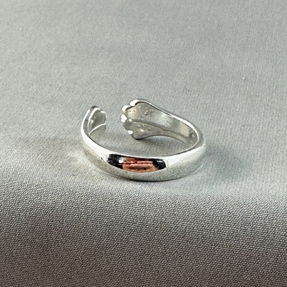 Paw Print 🐾 Ring - Silver Plated - Picture 5 of 5